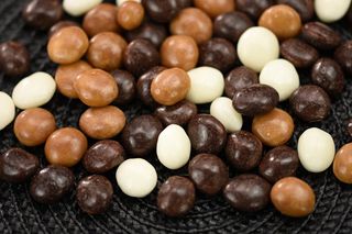 Фундук ассорти три шоколада (1 кг.)