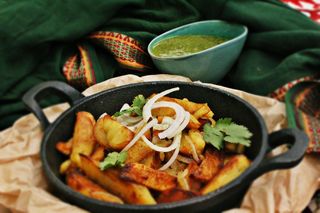 ტაფაზე შემწვარი კარტოფილი გლეხურად