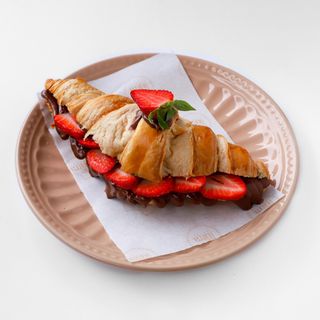 Croissant com Nutella e Morango