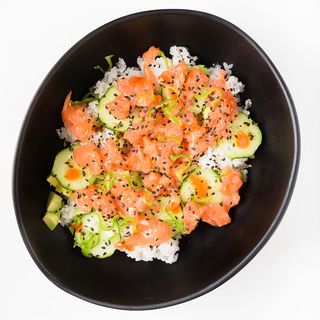 Poke spicy salmone