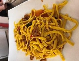 Tagliolini ricotta, salsiccia, zafferano e pomodorino con crema di patate