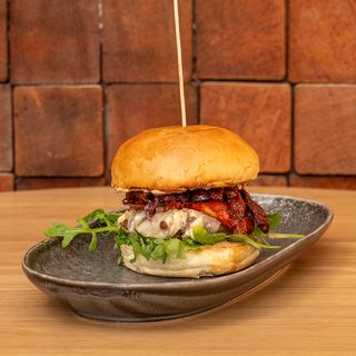 Burger z gorgonzolą 330g