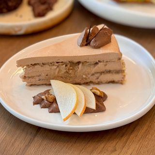 Цяла торта Круша и карамел 12 парчета 