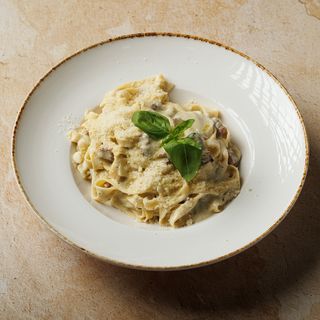 Pasta pršuta i pesto