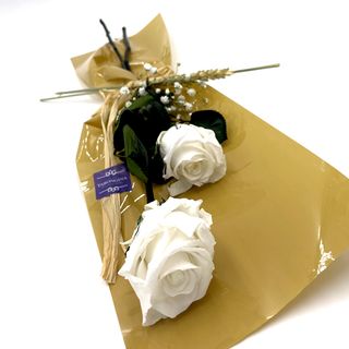 Dos Rosas Blancas Preservadas