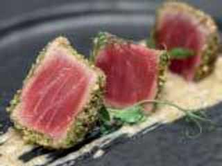 254. Tonno scottato con pistacchio