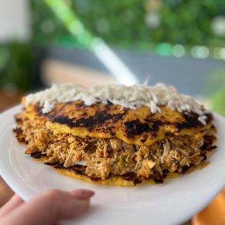 Cachapa De Queso Con Pollo