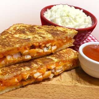 Sándwich de Pizza de Pollo (26 Cm.)