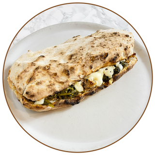 Panuozzo con salsiccia, friarielli e provola di agerola