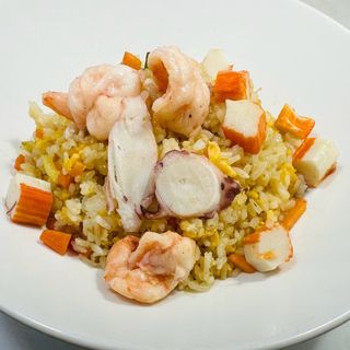 126 Riso saltato con frutti mare