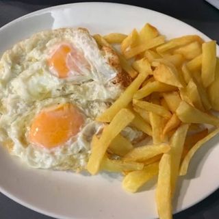 Huevos Fritos Con Patatas