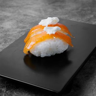 Nigiri De salmon con queso
