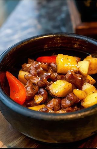 408. Vitello con Ananas Fresco in Guscio