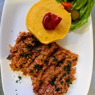 Varză călită cu mămăliguță