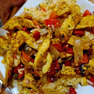 Frutos Del Mar Con Verdura Y Arroz Blanco