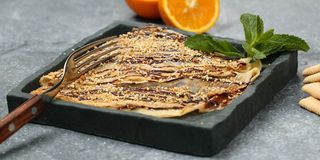 Clatite cu ciocolata si biscuiti