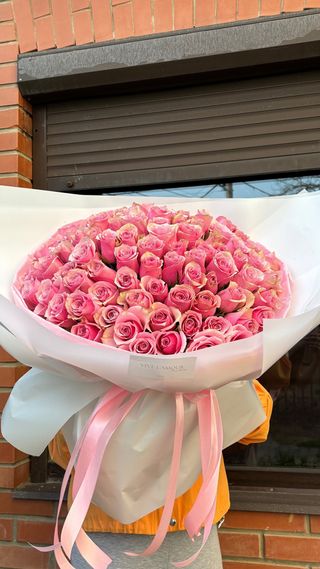 101 рожева троянда