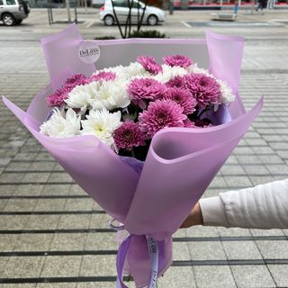 Bukiet z różowych i białych chryzantem