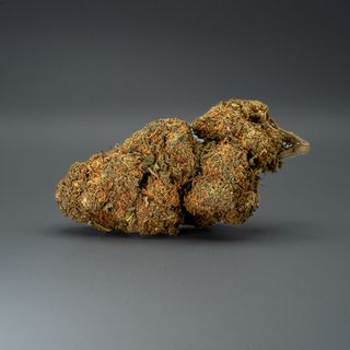 Cogollo de Flor Strawberry Cali Indoor CBD al 13% 2G