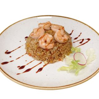 Riso bianco saltato con gamberi e verdure