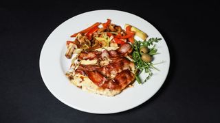 Piletina sa slaninom ili suhom govedinom