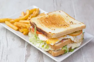 Sándwich Especial Tres Pisos