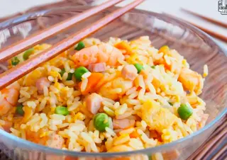 Arroz frito con gambas
