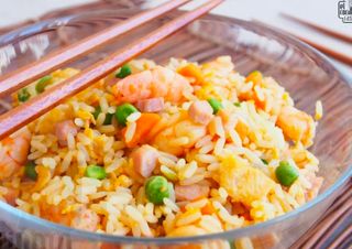 Arroz frito con gambas