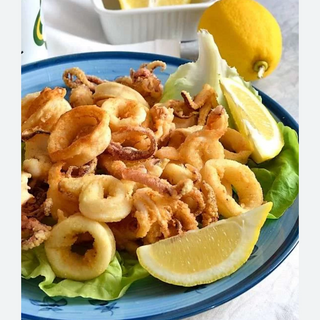 Anelli di calamari fritti
