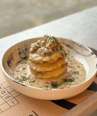 Деруни з куркою та печерицями