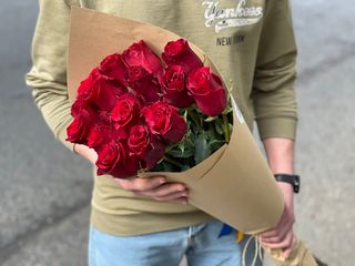 წითელი ვარდი 15 ცალი