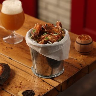 1 ვედრო ქათმის ფრთები აზიურად