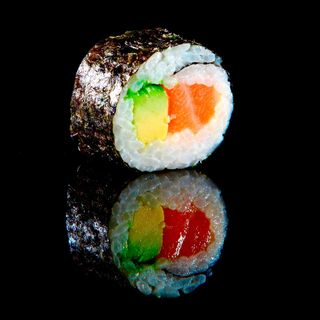 Salmon Avocado Futomaki 8pçs