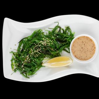 Чука салат с ореховым соусом (140г)