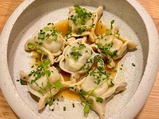 PELMENI CON CARRILLERA (8 UDS)/пельмени с томлеными щечками