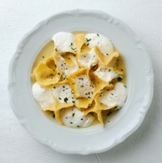 Равиоли с кроликом и муссом из пармезана