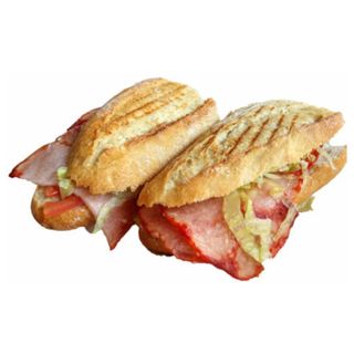 Bocadillo de lomo adobado con queso y tomate