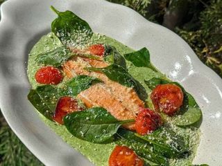 Лосось з вершково-шпинатним соусом (300g)