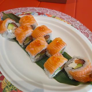 Deluxe salmon roll