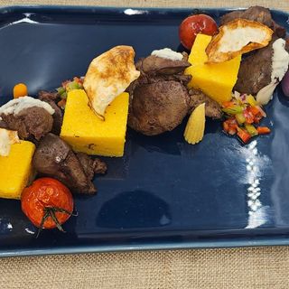 Ficăței la ceaun cu mămăliguță și usturoi