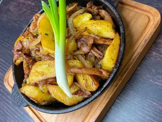 Картопля смажена з грибами лисичками (200g)