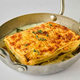 Lasagna 5 Capas Mar Y Bosque Al Aroma De Tomillo