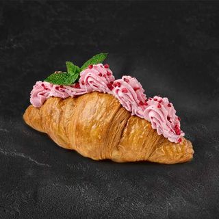 Круасан з маскарпоне та малиновим джемом (162г)