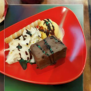 84. Brownie Con Helado De Vainilla