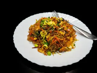 2.0 Pržene pirinčane noodle sa povrćem
