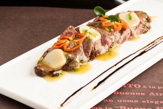 Tataki di filetto di manzo all’aglio olio e peperoncino