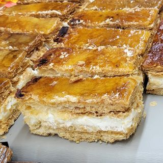 Hojaldres de nata y crema