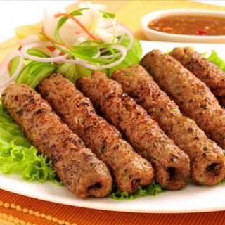 Piatto Seekh kebab 3 pz Con insalata mista e pane 