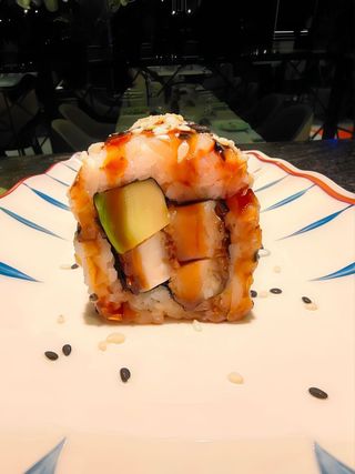 52. Uramaki de pollo (8 uds.)