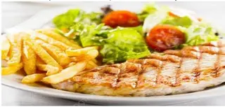 Pechuga de pollo frita con patatas